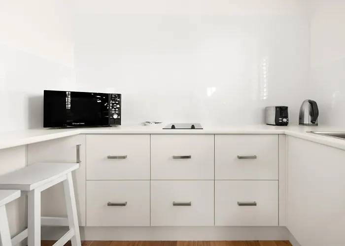 Idyllic Unit In Little Manly - Steps From The Sand
